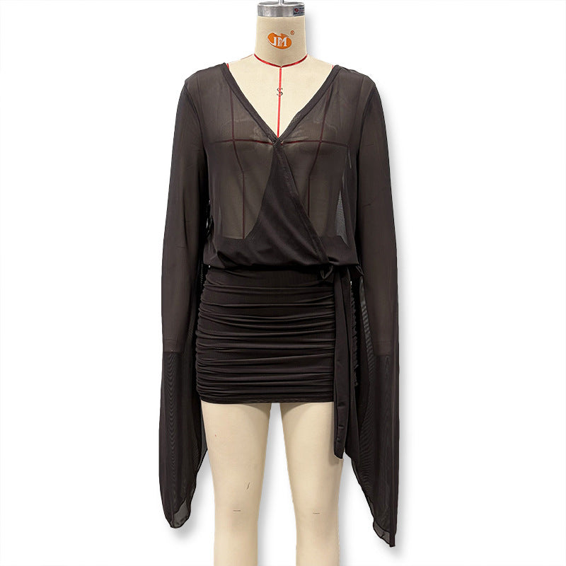 AliExpress, roupa nova europeia e americana, sexy, decote profundo em V, transparente, costas nuas, alças finas, curto, para mulheres que querem mostrar o rabo.