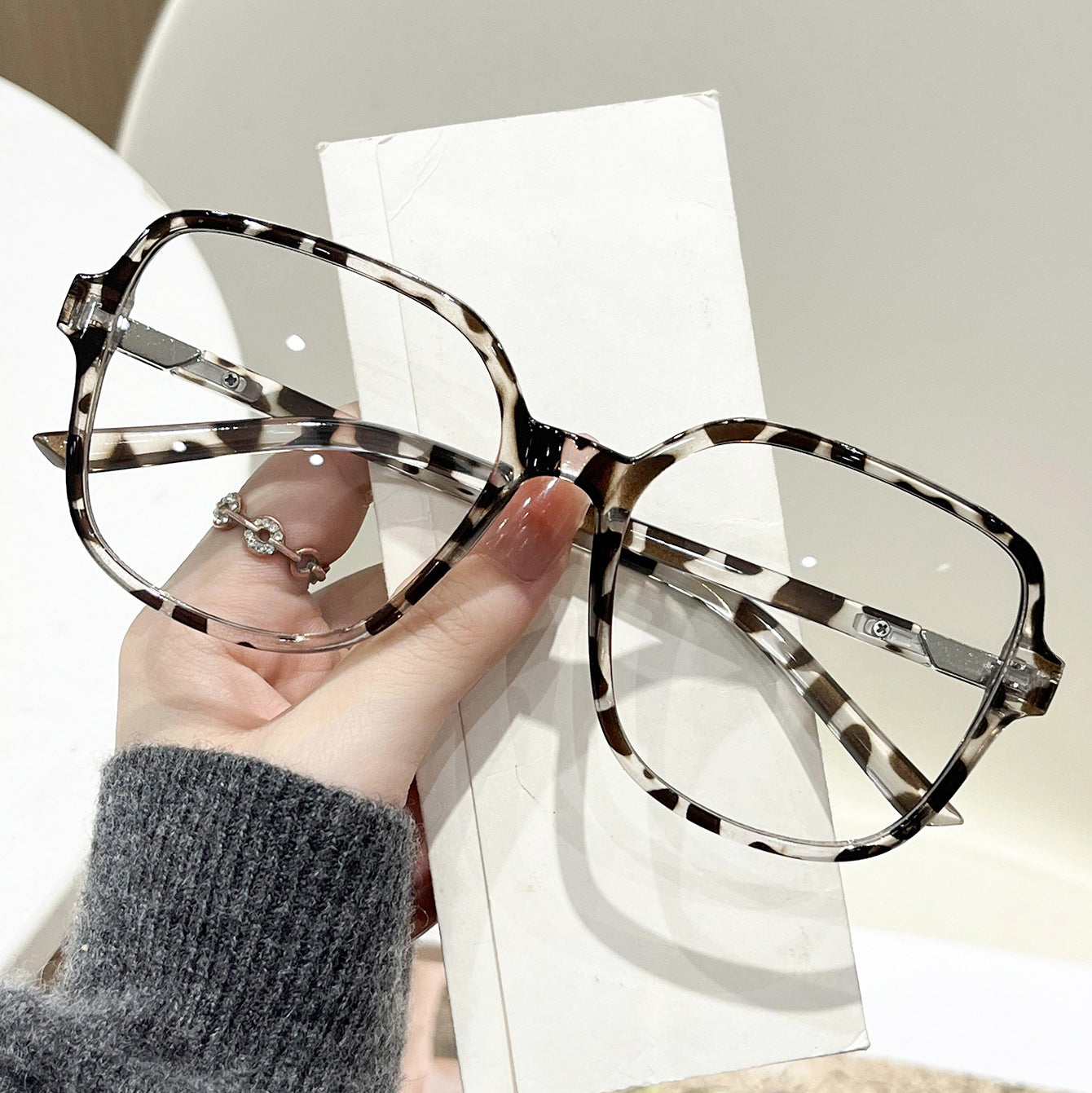 Large square frame flat light glasses, Korean new trendy no-makeup glasses frames for women, premium gold-rimmed slimming frames