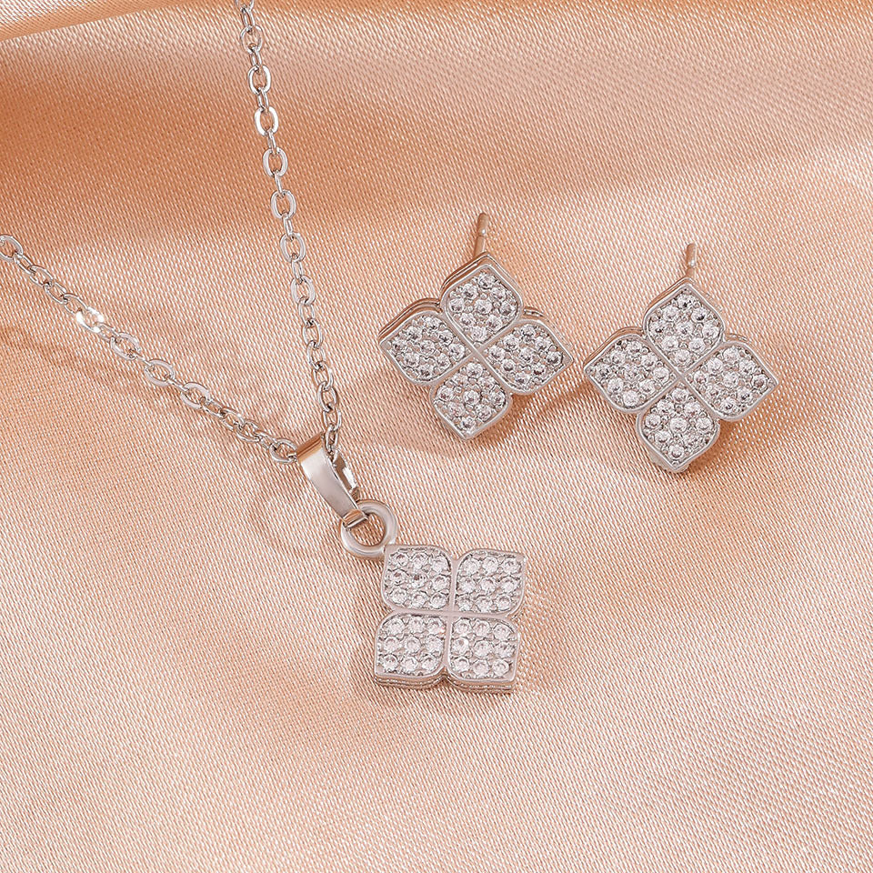 Women's Summer Four-Leaf Clover Micro-Inlaid Zircon Fashion New Versatile Necklace for Women, High-End Clavicle Chain Accessory
