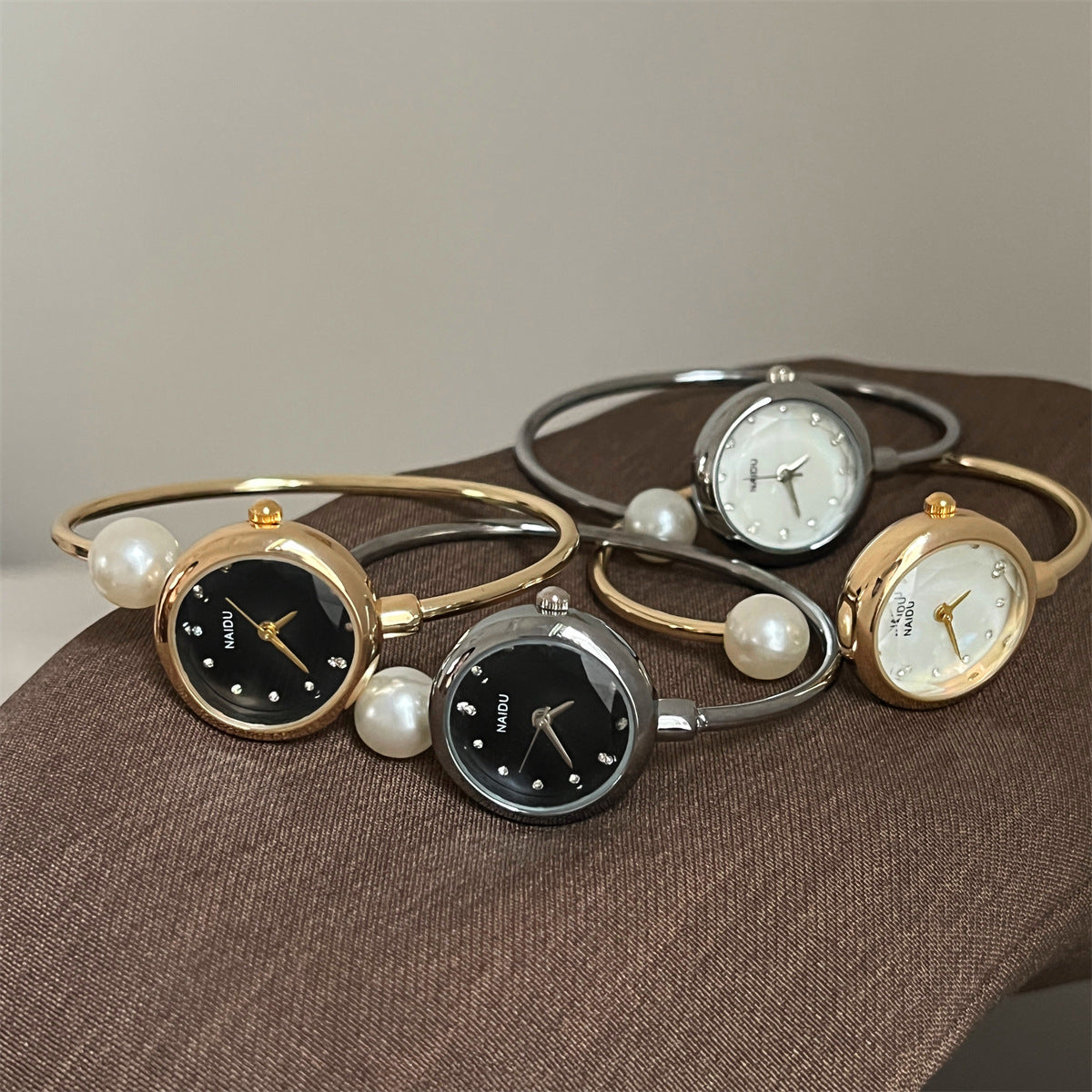 New pearl bracelet women's light luxury, niche, high-end quartz women's watch, exquisite, fashionable, and high-value beauty watch for women