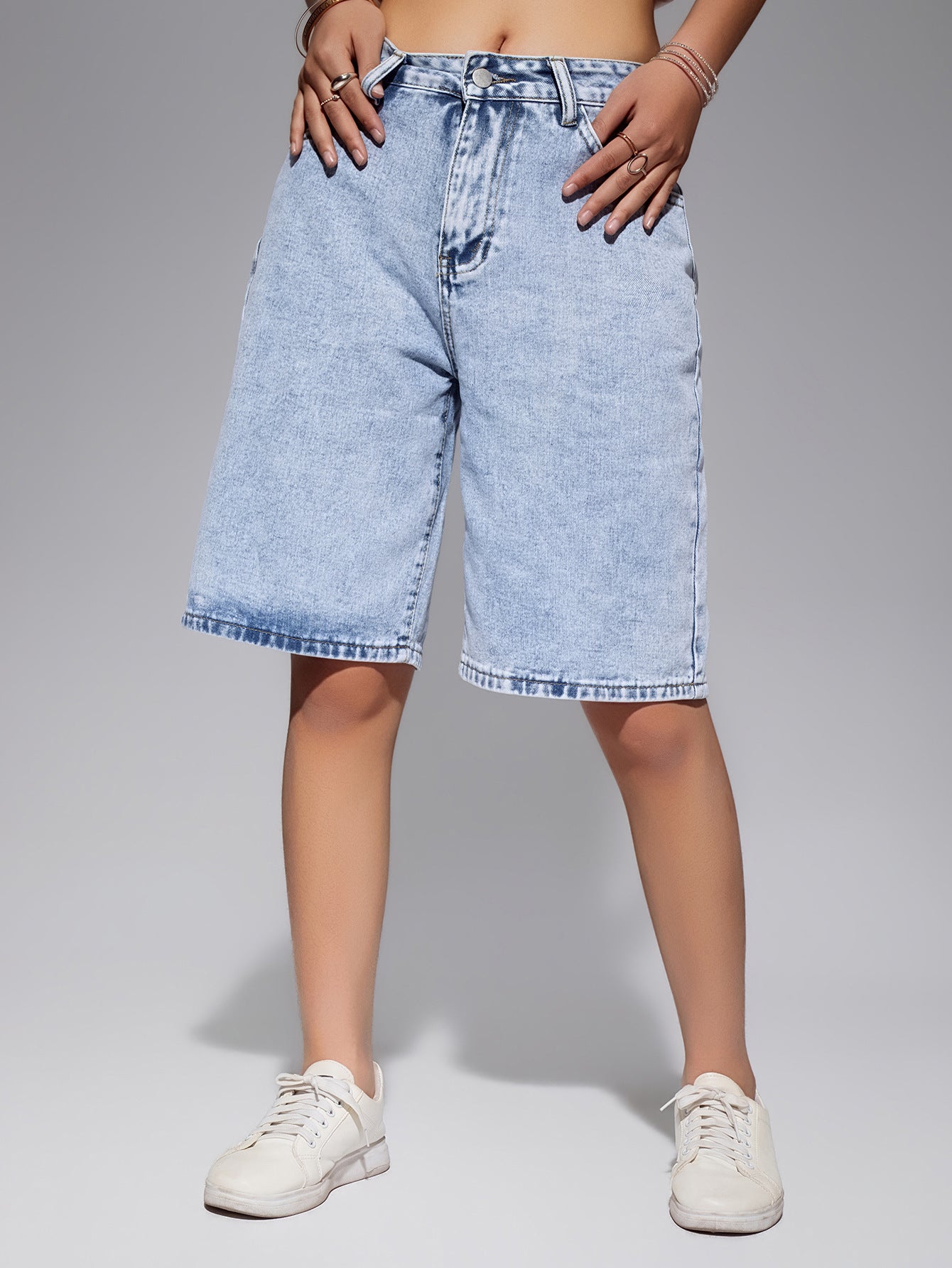 Cross-border women's jeans in black, fashionable, simple, relaxed, and casual versatile denim shorts, suitable for spring and summer