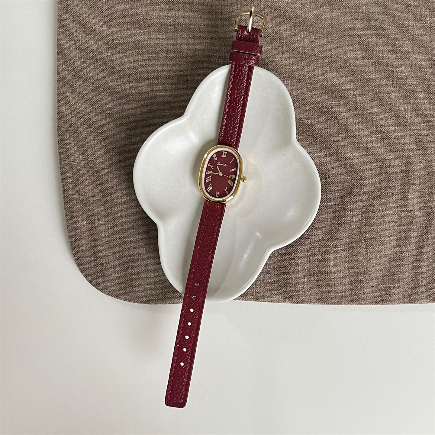 Hong Kong-style retro fashion watch for women, simple and versatile Roman scale quartz watch belt, hot-selling cross-border foreign trade bestseller