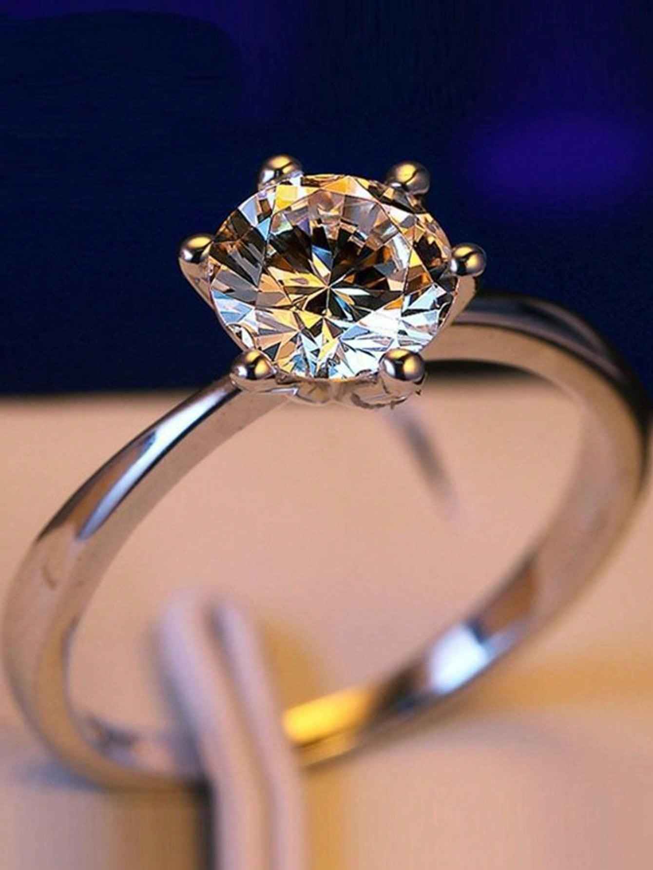 Zirconia Bliss: Silver Elegance Ring