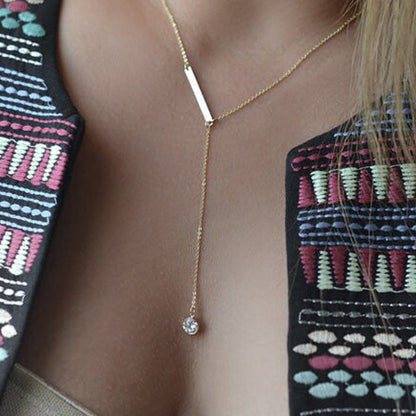 New necklace European and American cross-border jewelry, the same beautiful and simple metal piece crystal drop necklace