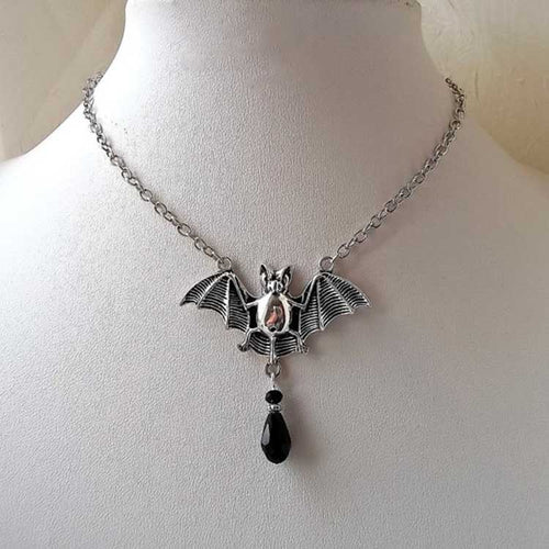 Exquisite, fashionable, simple, European and American women's alloy electroplating necklaces, alloy bat pendants, new jewelry