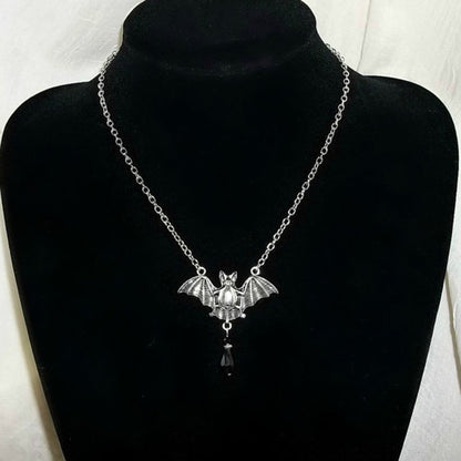 Exquisite, fashionable, simple, European and American women's alloy electroplating necklaces, alloy bat pendants, new jewelry