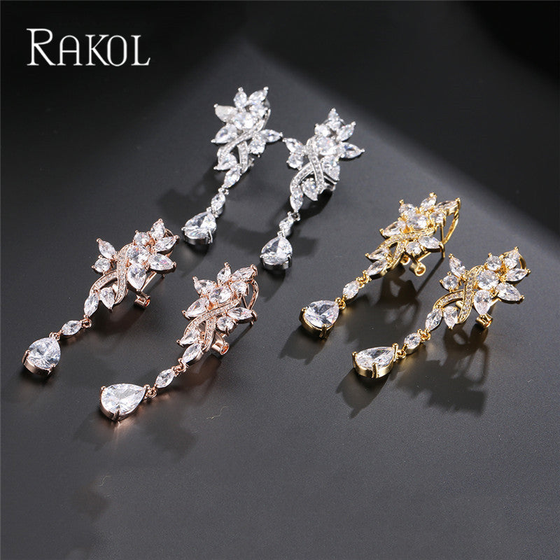 European and American style long leaf-shaped waterdrop earrings for women, light luxury and high-end design, niche accessories for women