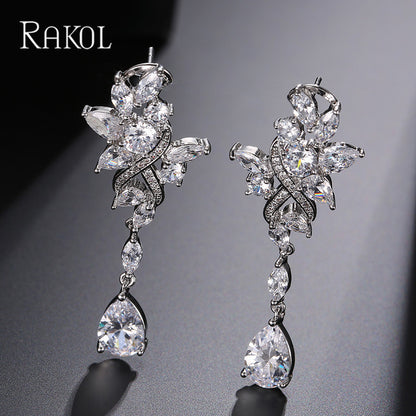 European and American style long leaf-shaped waterdrop earrings for women, light luxury and high-end design, niche accessories for women