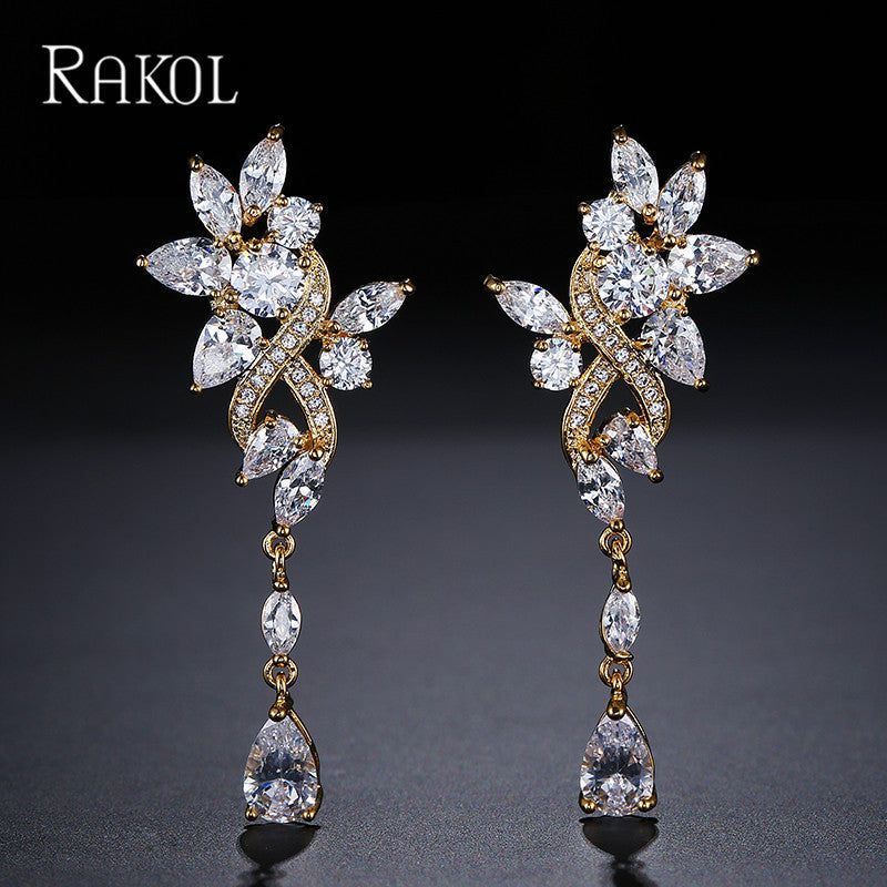 European and American style long leaf-shaped waterdrop earrings for women, light luxury and high-end design, niche accessories for women