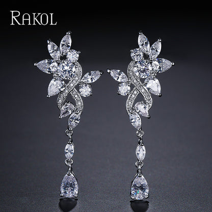 European and American style long leaf-shaped waterdrop earrings for women, light luxury and high-end design, niche accessories for women