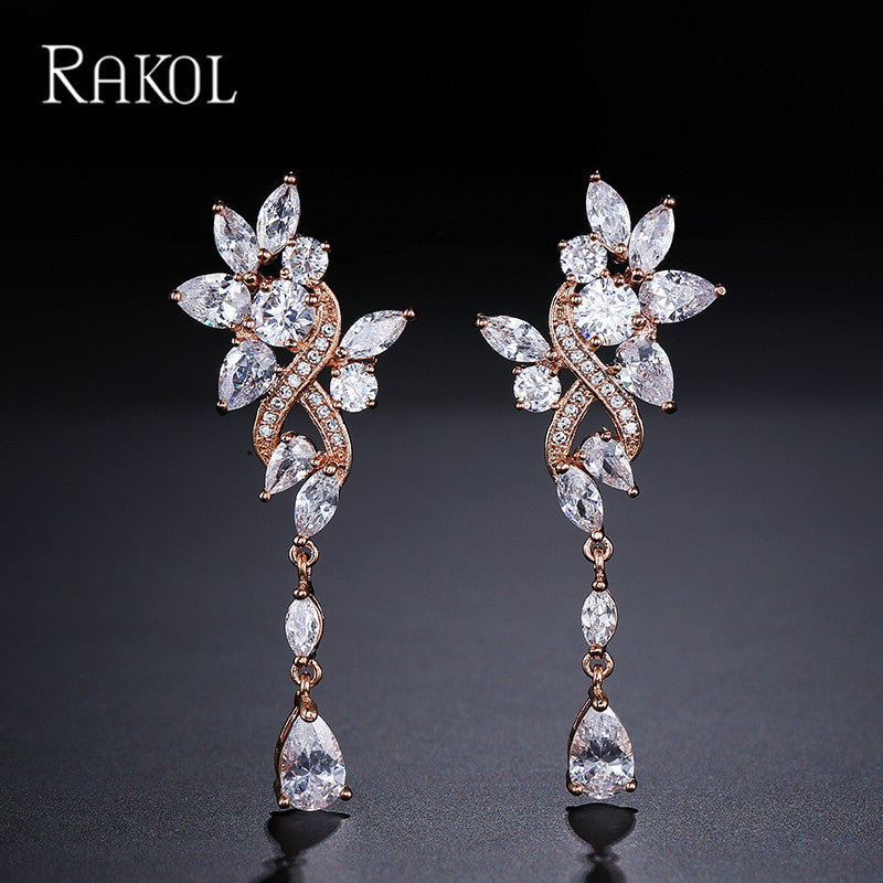 European and American style long leaf-shaped waterdrop earrings for women, light luxury and high-end design, niche accessories for women