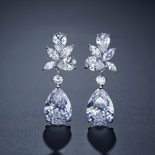 European and American exquisite creative waterdrop petal earrings for women, high-end design with a subtle design sense of micro-set AAA pearl zircon fashion earrings