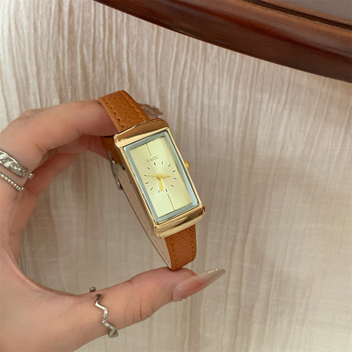 Internet celebrity bestseller wholesale slim strip used women's watches, niche women's workplace classic belt casual quartz watches