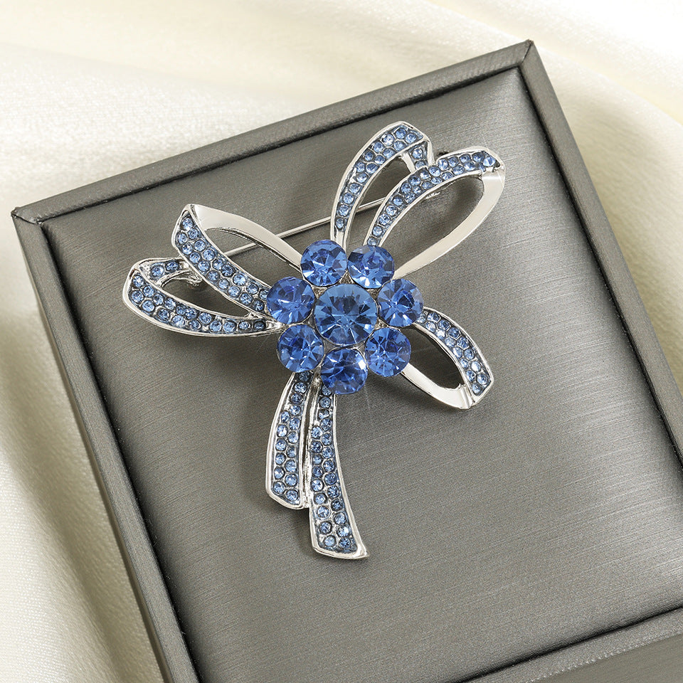 Fashionable Austrian blue crystal simple alloy bow brooch, high-end collar pin, silk scarf, fastener, garment decoration, corsage