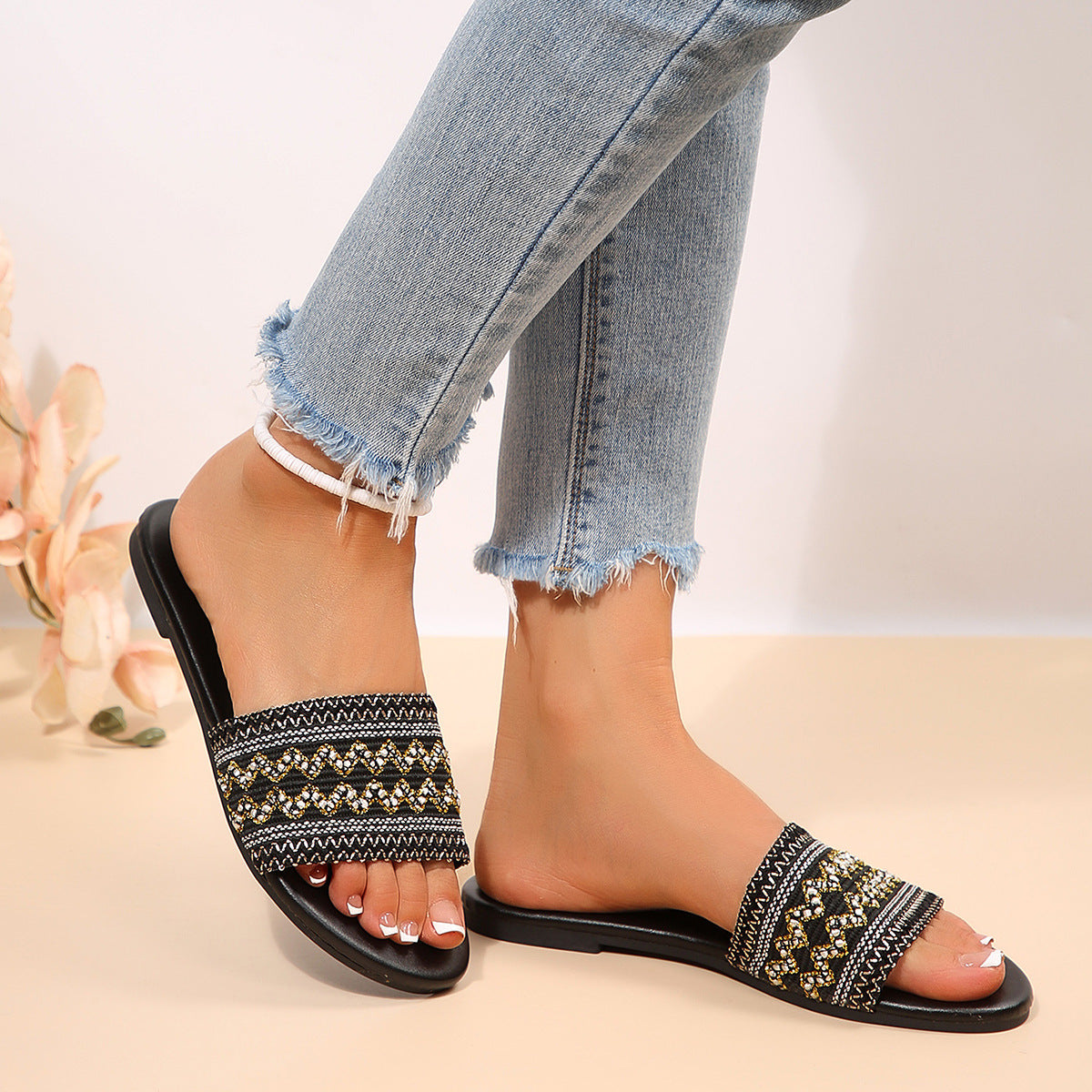 European and American cross-border women's shoes, export fashion slippers, classic versatile ethnic style webbing decoration, round-toe flat sandals