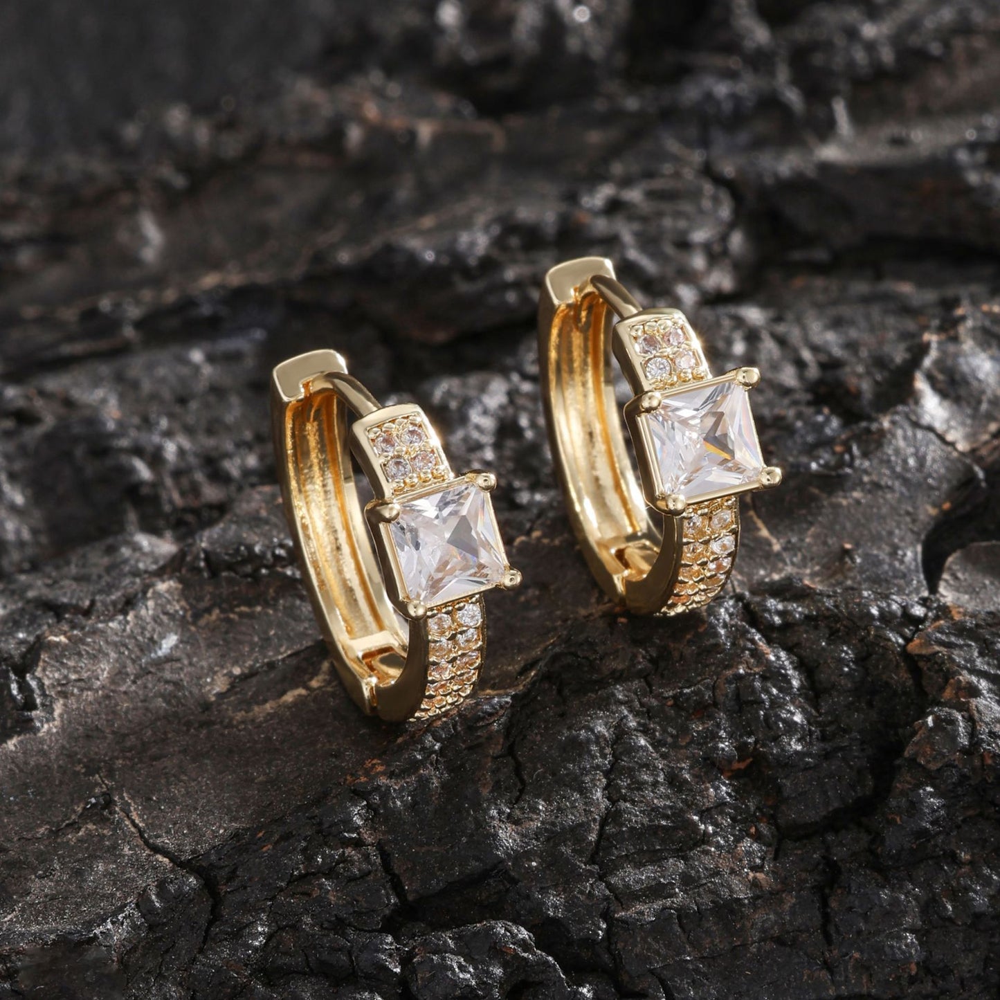 Japanese and Korean fashion minimalist ultra-sparkling full diamond earrings for women, influencer personality, versatile cool wind silver needle earrings, earrings