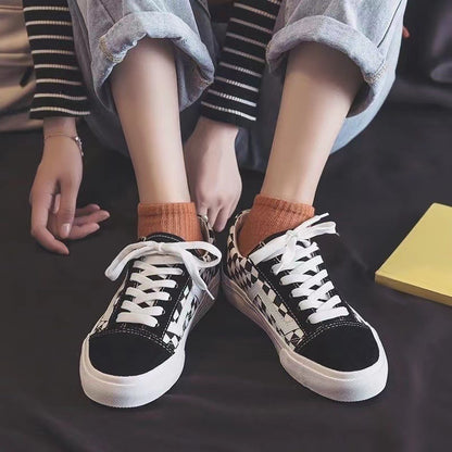 Sapatos clássicos de lona de skate feminino 2025 nova versão coreana ulzzang sapatos de prancha versátil sapatos de pano de estudante em sapatos da moda