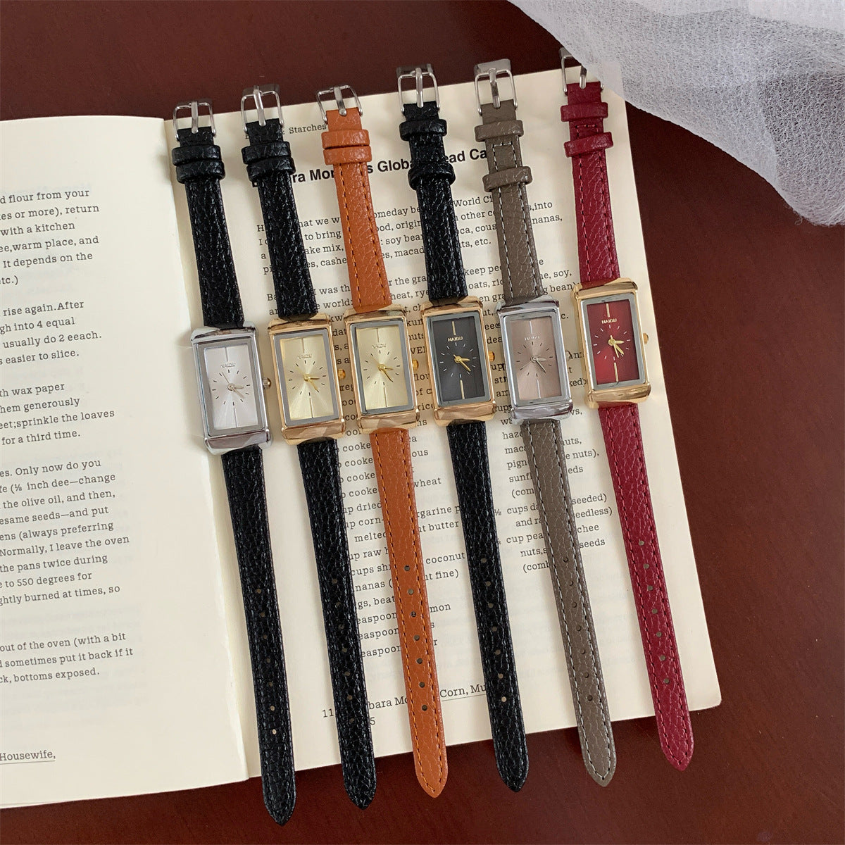 Internet celebrity bestseller wholesale slim strip used women's watches, niche women's workplace classic belt casual quartz watches