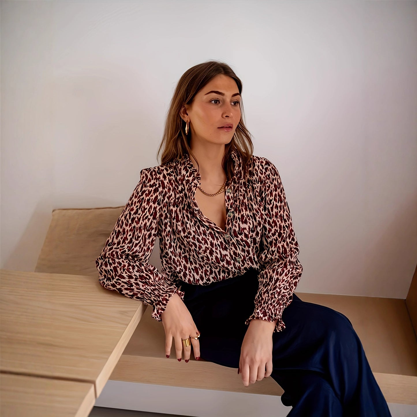 Leopard print shirt women's design sense niche autumn new fashion temperament retro Hong Kong flavor foreign style long-sleeved top