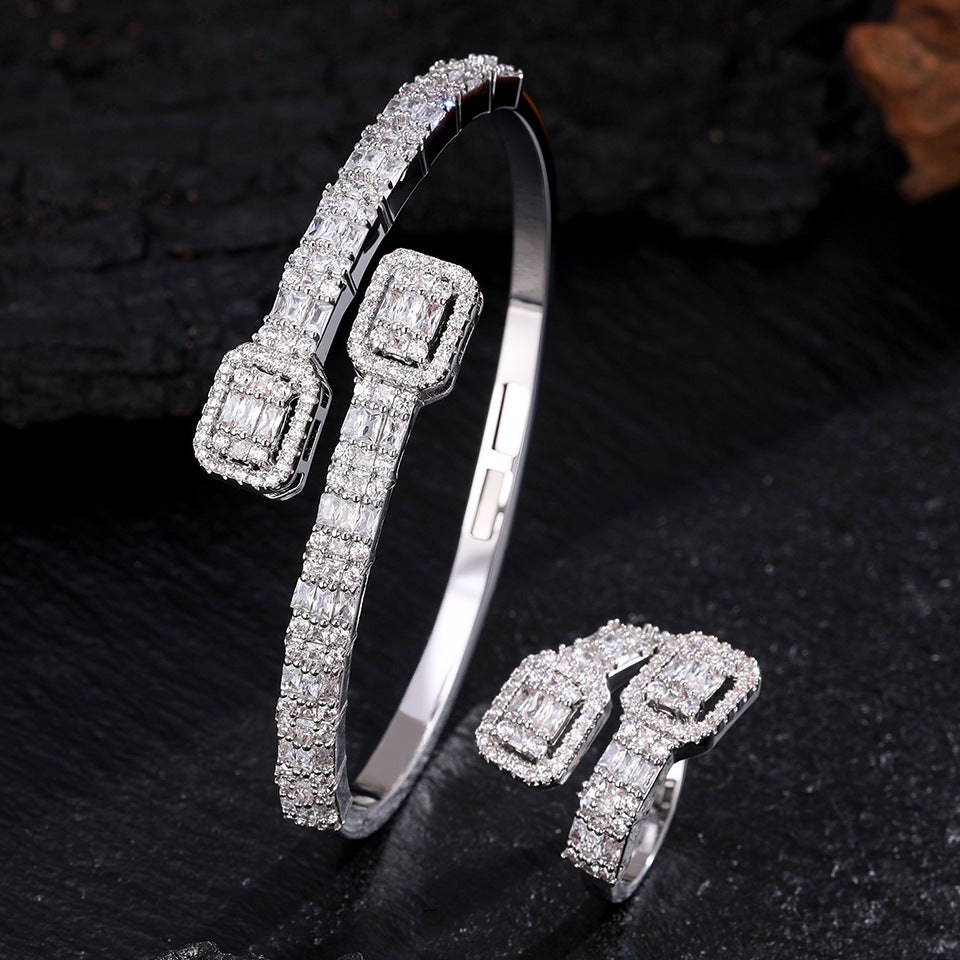 Cross-border European and American style exaggerated full zircon, light luxury, niche, high-end design, open ring for women, women's hand accessories that do not fade