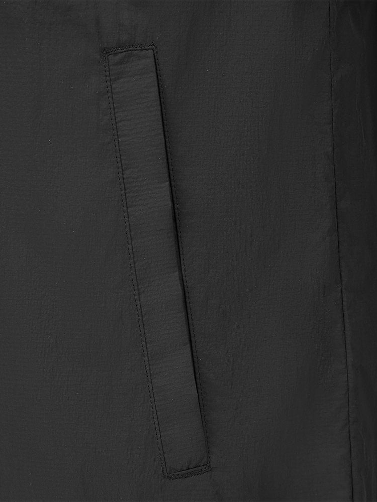 Casaco desportivo leve com capuz, respirável e confortável, Skechers 2025, unissexo, modelo P225U071 0018.