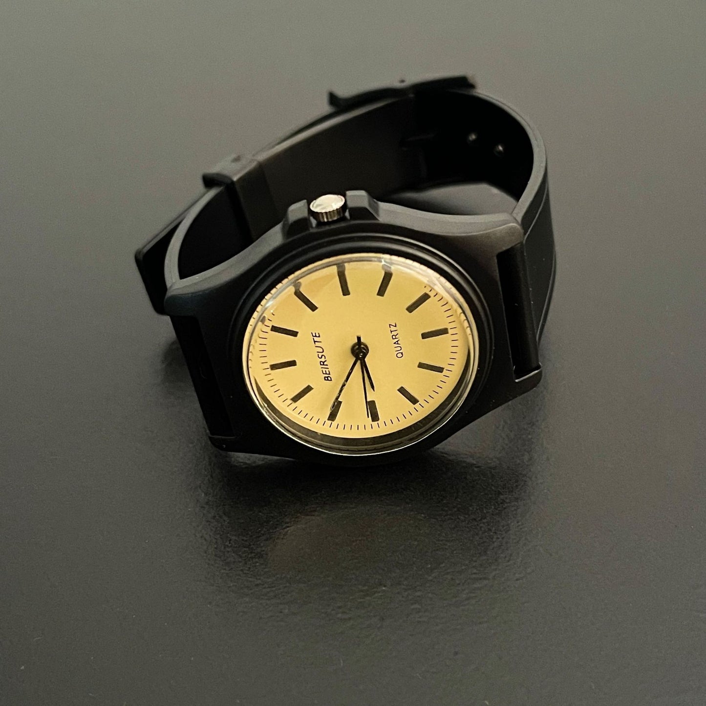 Cross-border sourcing, casual personalized, fashionable, unisex watches can be designed with black straps, adult student watches