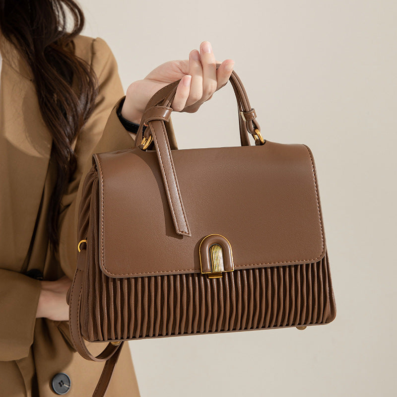 Bolsa de mão Novo modelo Bolsa fashion Grande capacidade Bolsa acabamento sofisticado couro macio para o dia a dia Bolsa transversal feminina Internacional atacado