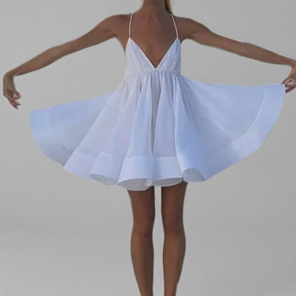 Vestido plissado bufante com decote em V, costas abertas e alças, lançamento da coleção primavera 2026 da Amazon, disponível nos mercados europeu e americano.