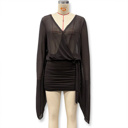 AliExpress, roupa nova europeia e americana, sexy, decote profundo em V, transparente, costas nuas, alças finas, curto, para mulheres que querem mostrar o rabo.