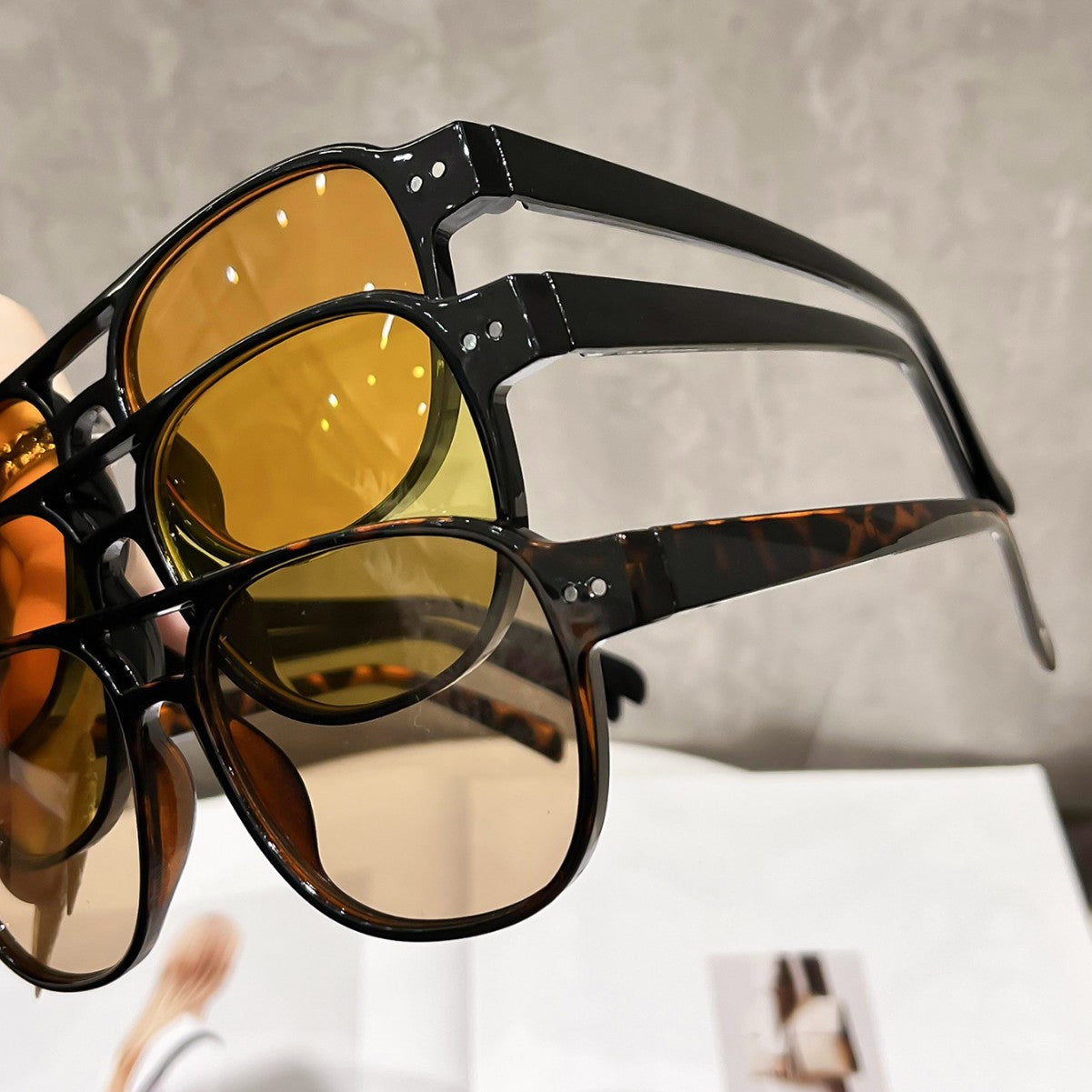 Dual-beam pilot style sunglasses, new European and American models for men and women, high-end sunglasses, sun protection, driving personality trend