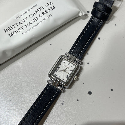 Export wholesale fashionable small square watches, simple Roman scale, vintage exquisite petite versatile sugar cube watches for women