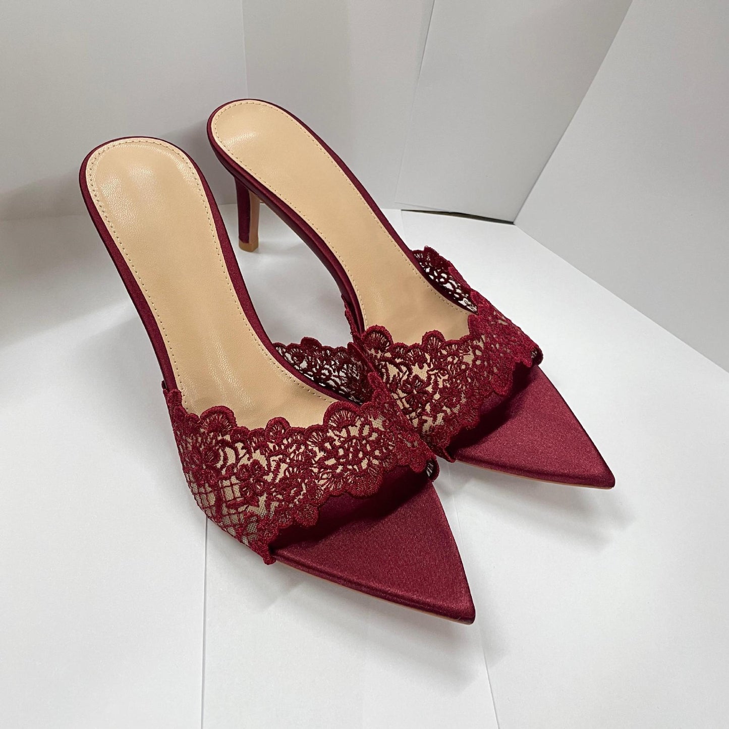 WO Huizhou 2026 Summer High Heels Light Luxury High-End Lace Pointed Toe Thin Heel Slippers European and American Fashion Temperament