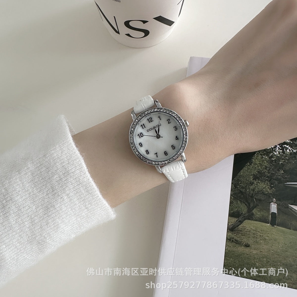 DOUKOU Hot Item Starry Pearl Belt Watch for Women, Students, Simple Commuting Women's Watch, Cross-border Quartz Watch Source