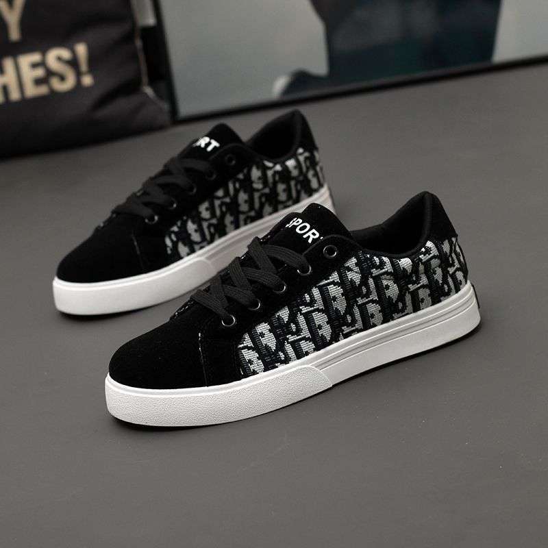 Sapatos masculinos da moda 2025 primavera/verão novos sapatos de lona retro de sola macia espírito versátil cara esportes lazer board shoes