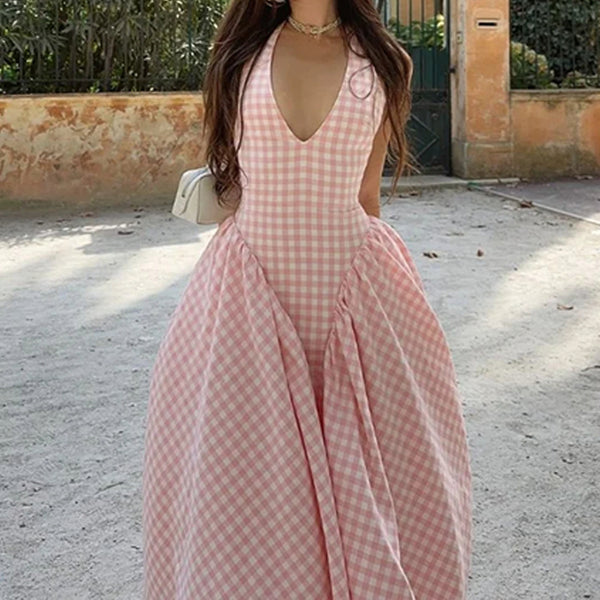 2026 spring new European and American clothing temperament elegant ins style halterneck V-neck pleated waist French dress