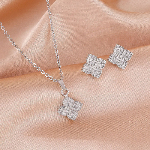 Women's Summer Four-Leaf Clover Micro-Inlaid Zircon Fashion New Versatile Necklace for Women, High-End Clavicle Chain Accessory