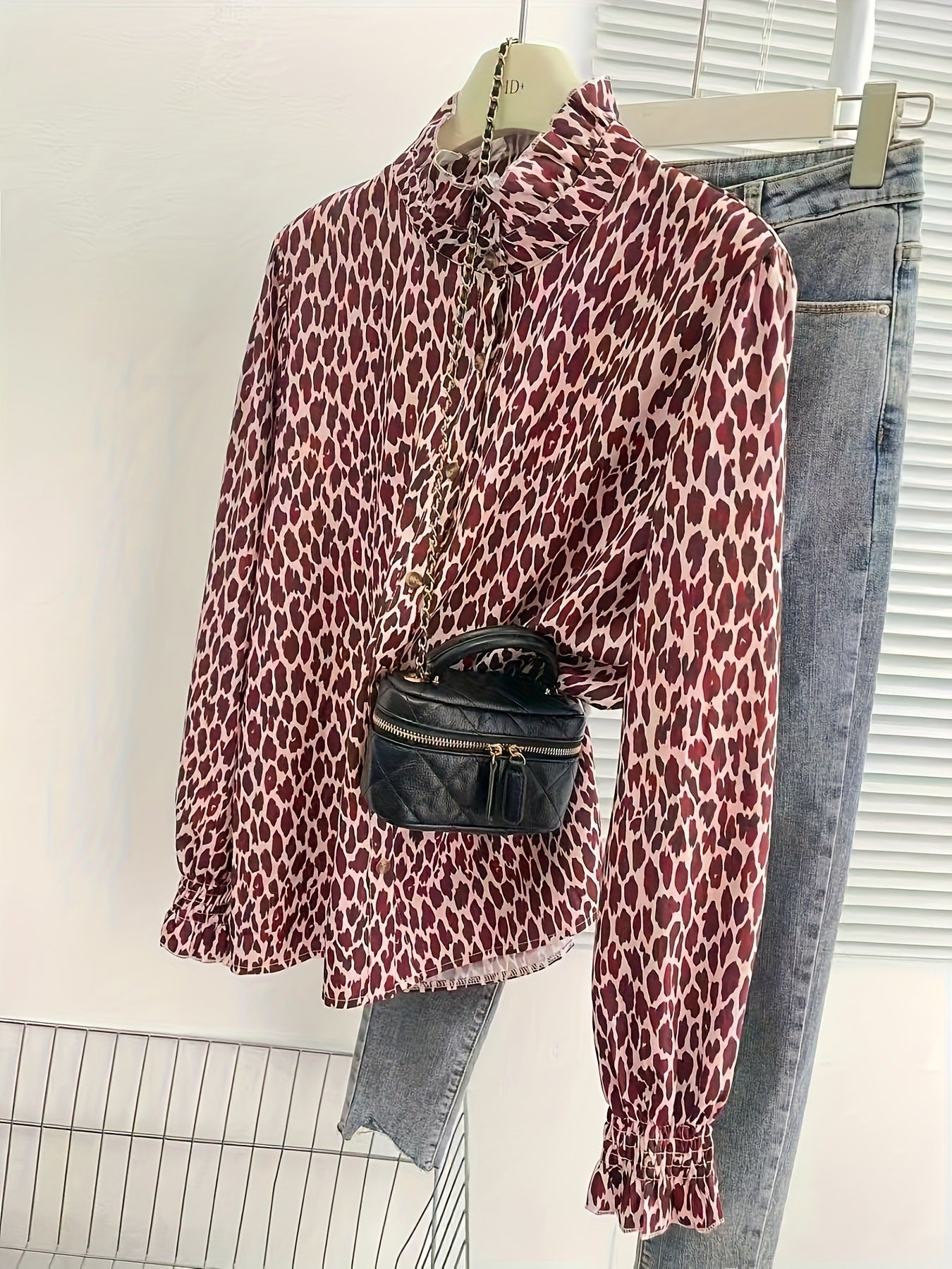 Leopard print shirt women's design sense niche autumn new fashion temperament retro Hong Kong flavor foreign style long-sleeved top