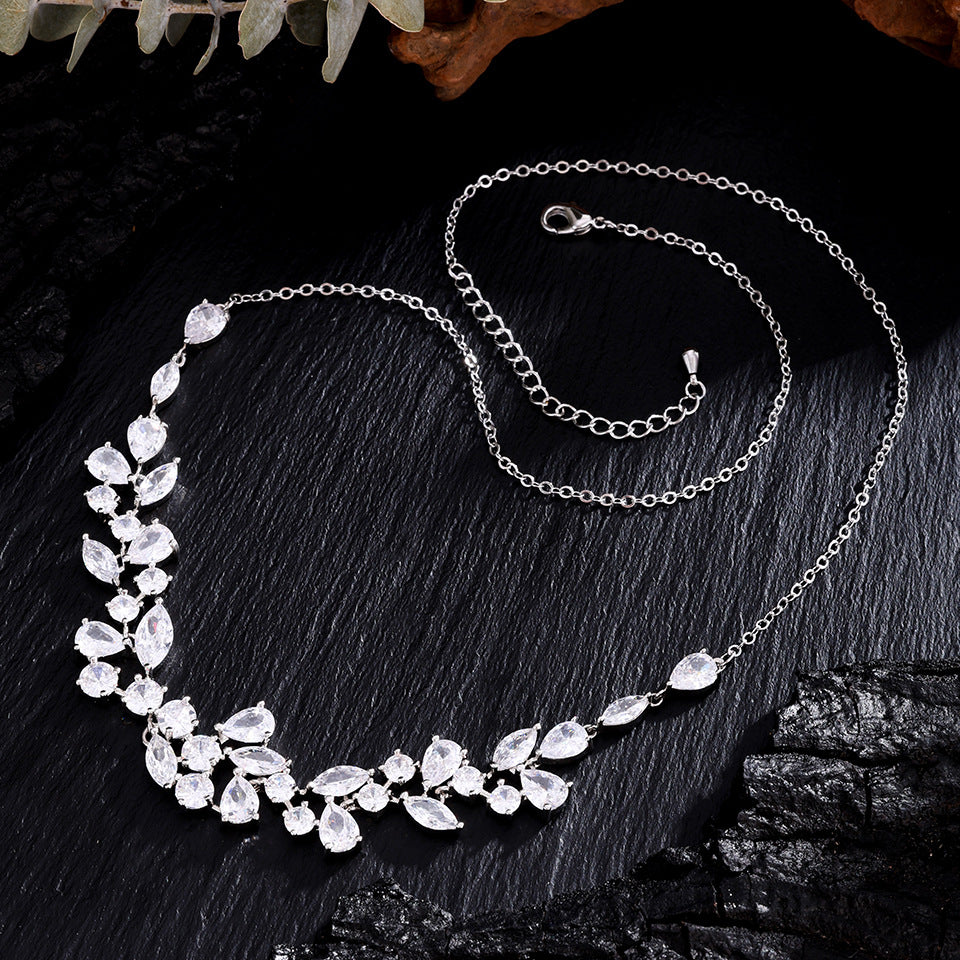 European and American cross-border bestsellers: fully diamond-filled waterdrop zircon necklaces, accessories, niche designs, high-end bridal wedding banquets