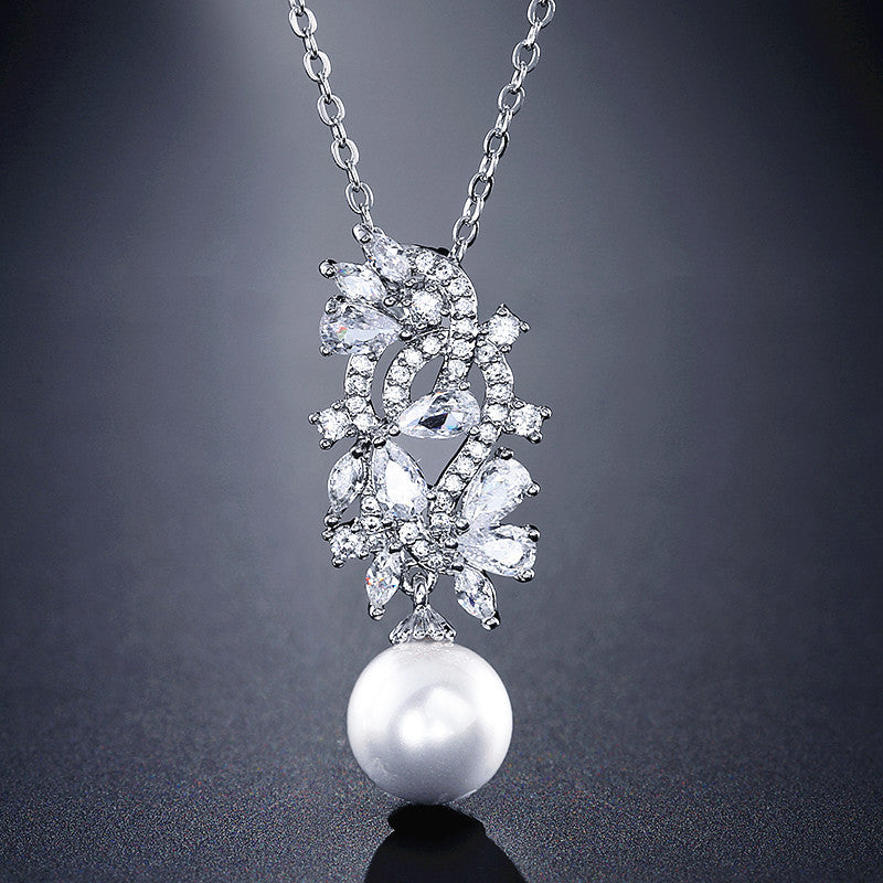 Cross-border bestselling jewelry: zircon floral and leaf necklace, faux pearl collarbone chain, European and American style light luxury bridal dinner accessory