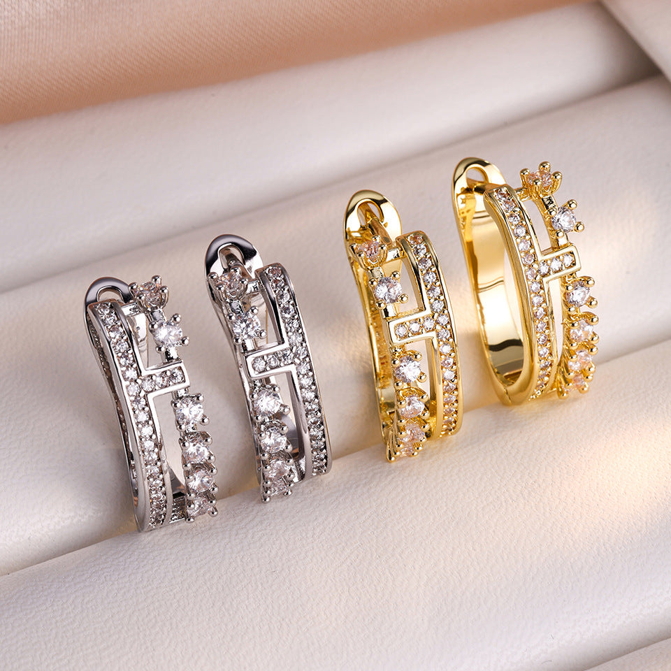 Exquisite micro-inlaid zircon H-letter earrings, elegant and versatile, exquisite and petite, ultra-sparkling niche design, versatile for women