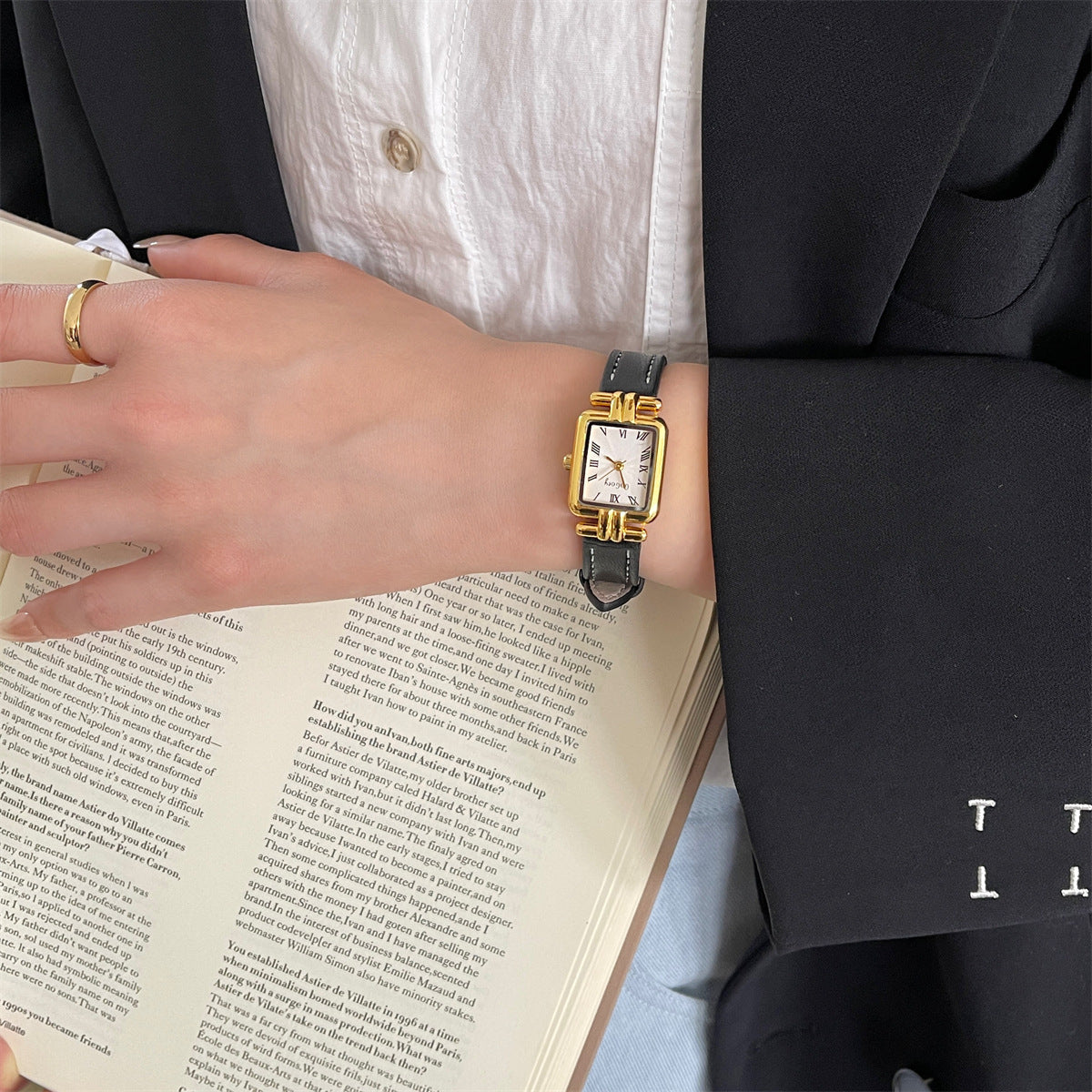 Export wholesale fashionable small square watches, simple Roman scale, vintage exquisite petite versatile sugar cube watches for women