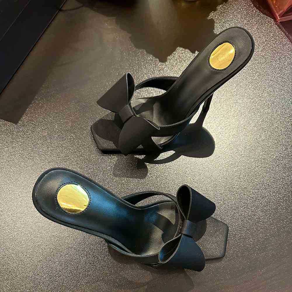 WO Huizhou 2026 new bow European and American black versatile square toe temperament wears open-toe high-heeled slippers outside