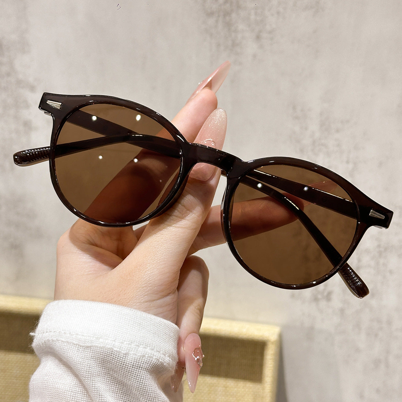 European-American style round sunglasses with UV protection tortoiseshell stud decoration, sun-blocking sunglasses for driving, high-end look