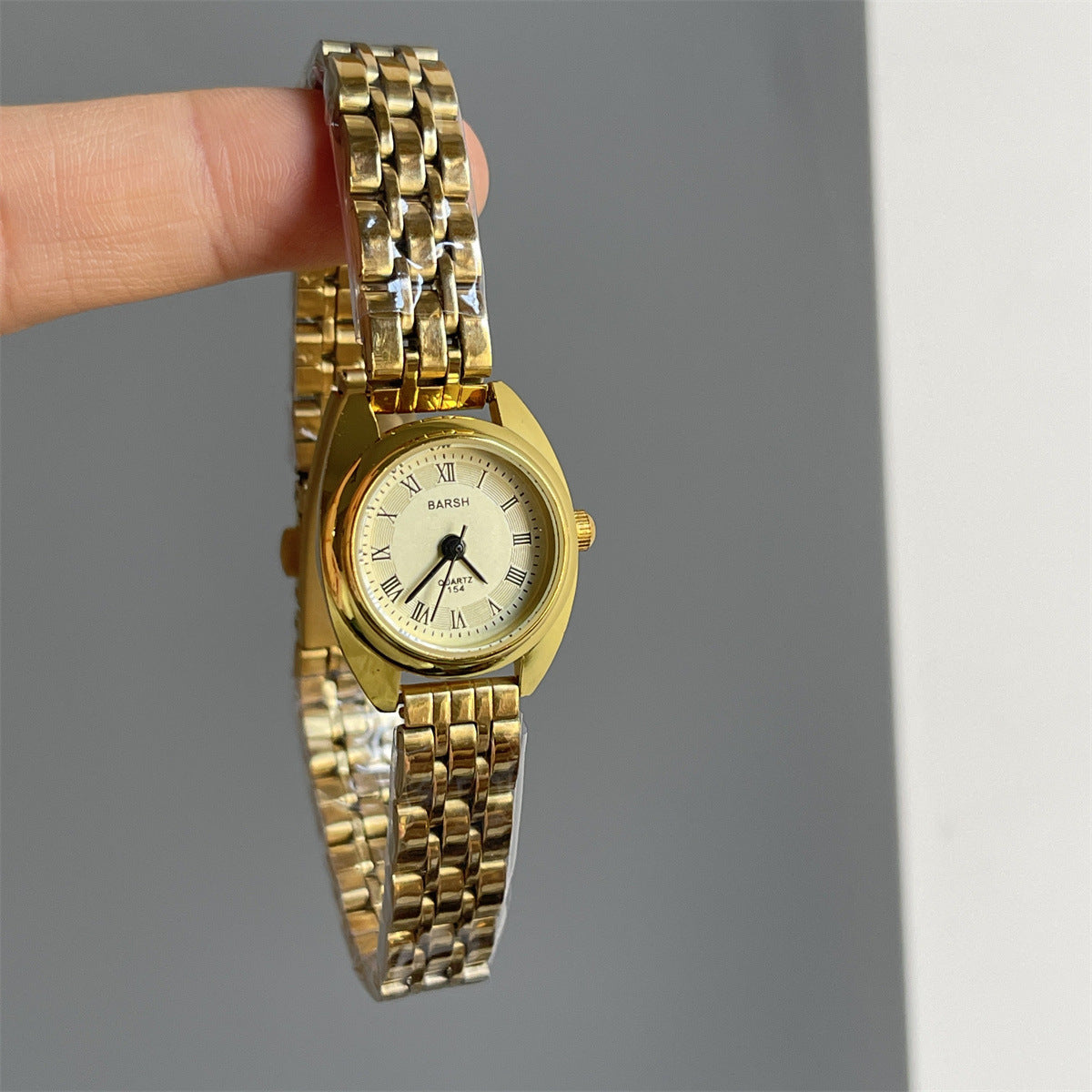 Foreign trade wholesale explosive second-hand women's quartz watch women's retro mini small disc niche light luxury steel belt