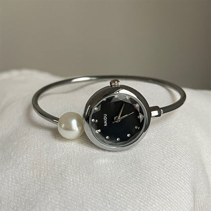 New pearl bracelet women's light luxury, niche, high-end quartz women's watch, exquisite, fashionable, and high-value beauty watch for women