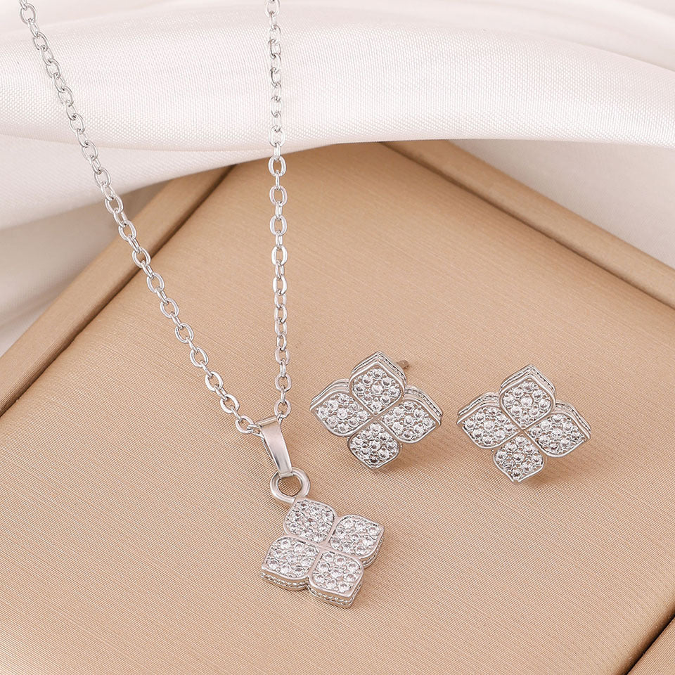 Women's Summer Four-Leaf Clover Micro-Inlaid Zircon Fashion New Versatile Necklace for Women, High-End Clavicle Chain Accessory