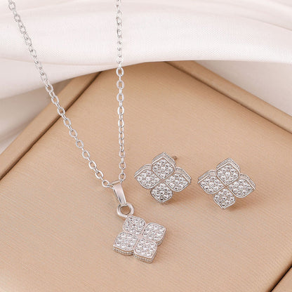 Women's Summer Four-Leaf Clover Micro-Inlaid Zircon Fashion New Versatile Necklace for Women, High-End Clavicle Chain Accessory