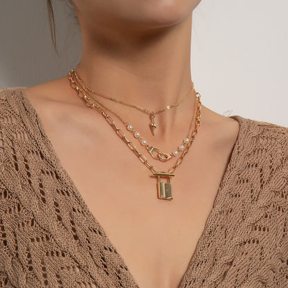 European and American cross-border jewelry, handcuffs, lightning pearls, lock pendants, necklaces, women's personality, fashion temperament, multi-layer necklaces