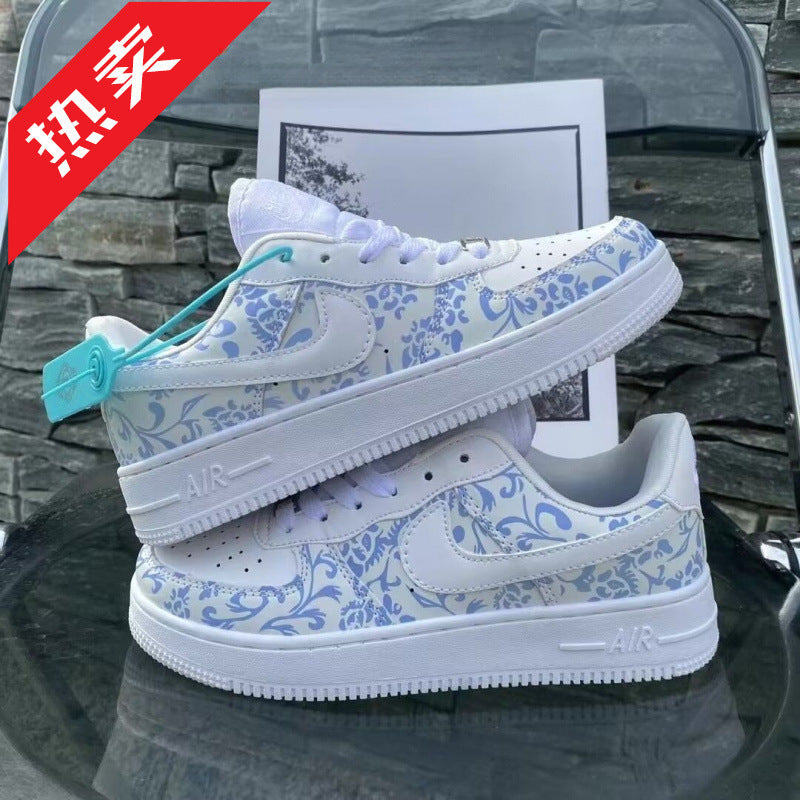 Venda quente de porcelana azul e branca mudança quente sapatos de tabuleiro homens e mulheres, sentido leve bonito sapatos brancos, estudantes sapatos de skate casuais, explosivo frete grátis