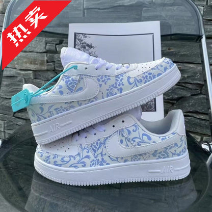 Venda quente de porcelana azul e branca mudança quente sapatos de tabuleiro homens e mulheres, sentido leve bonito sapatos brancos, estudantes sapatos de skate casuais, explosivo frete grátis